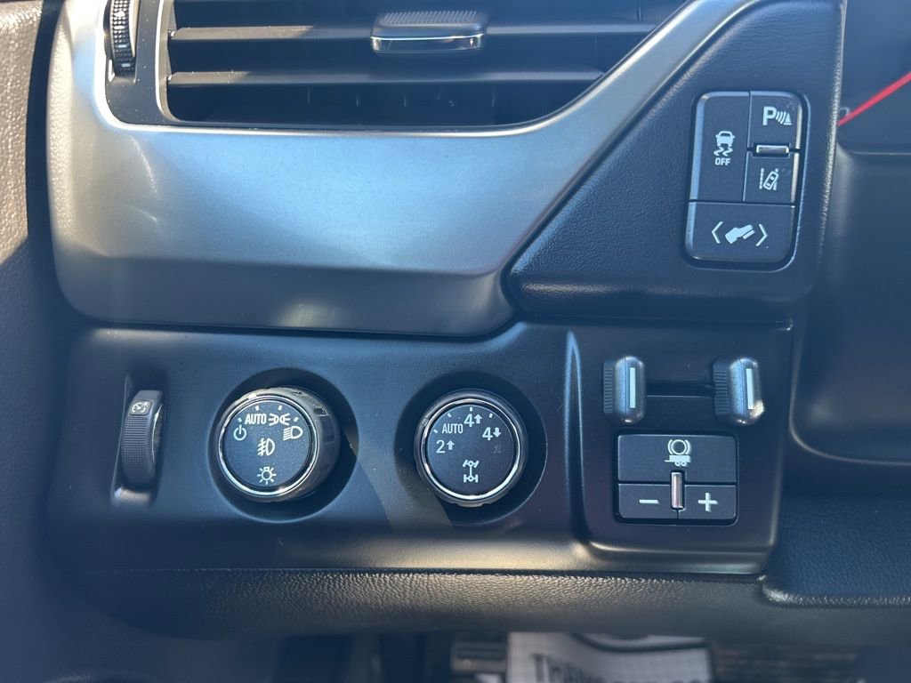 Used 2015 Chevrolet Suburban LTZ image 19