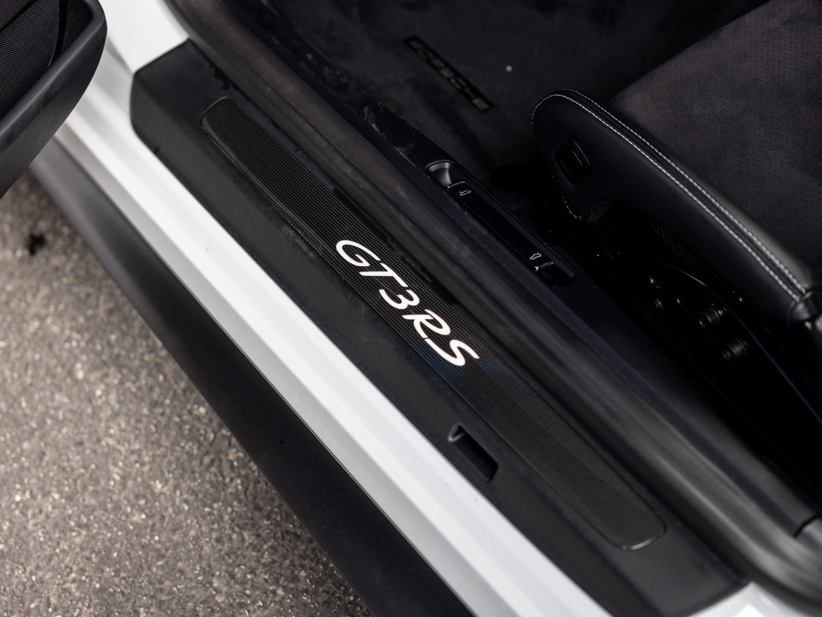 Certified 2019 Porsche 911 GT3 RS RWD image 30