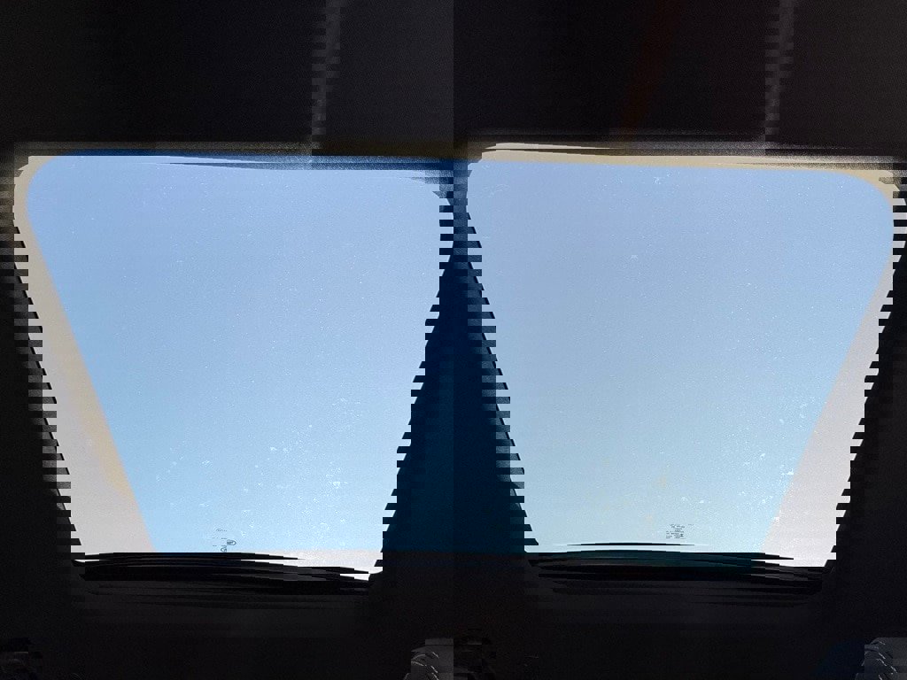 Certified 2025 Land Rover Discovery Dynamic SE image 29