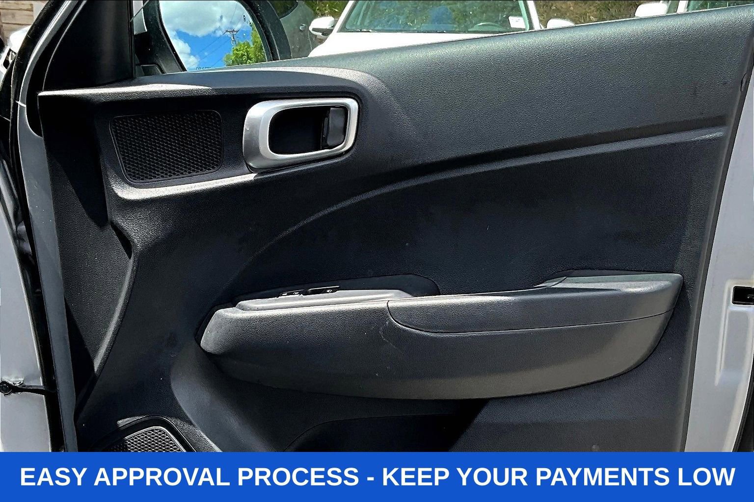 Used 2025 Hyundai Venue SEL FWD image 34