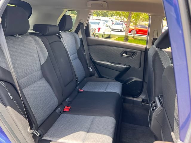 Used 2023 Nissan Rogue SV FWD image 27