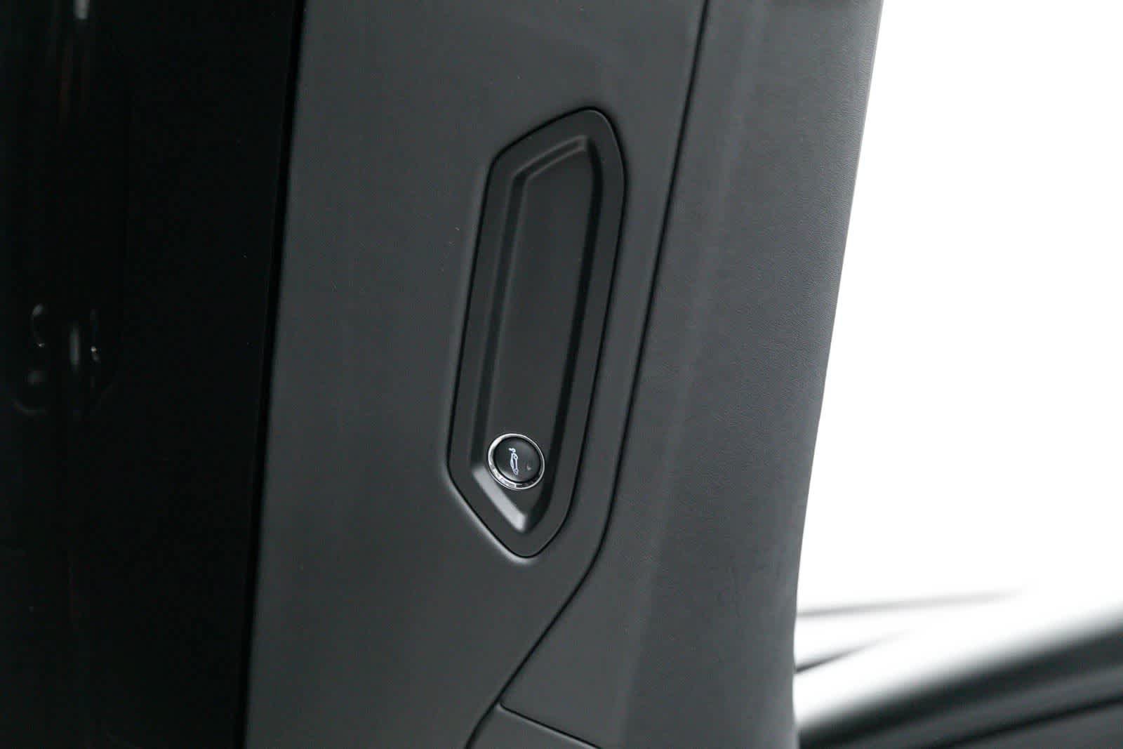 Used 2023 McLaren Artura RWD image 18