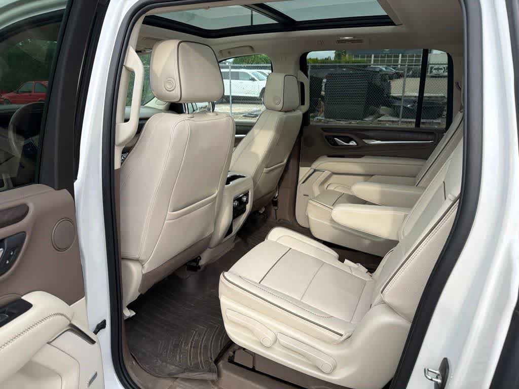 Used 2022 GMC Yukon XL Denali AWD/4WD image 14
