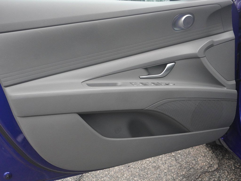 Used 2023 Hyundai Elantra SEL image 17