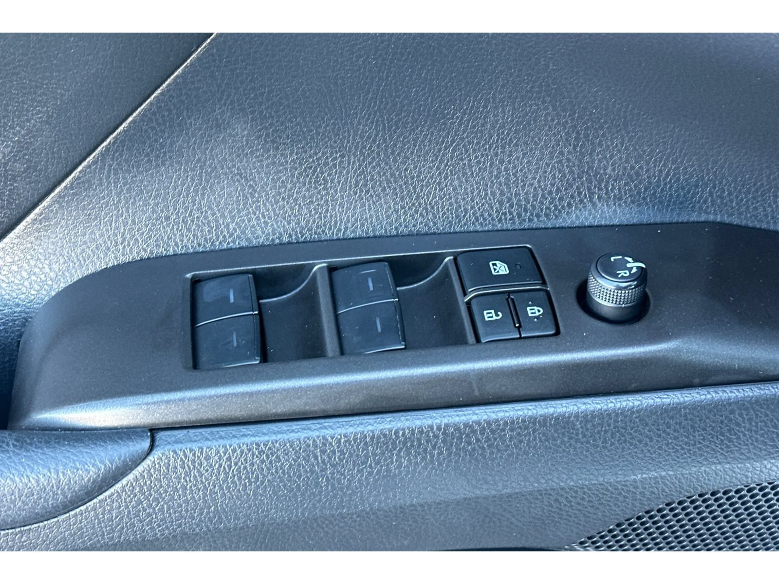 Used 2024 Toyota Camry SE FWD image 12