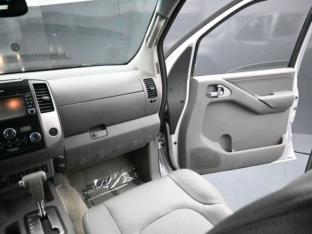 Used 2014 Nissan Frontier SL w/ SL Moonroof Package AWD/4WD image 20