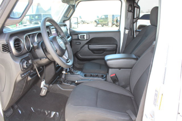 Used 2023 Jeep Wrangler Unlimited AWD/4WD image 31