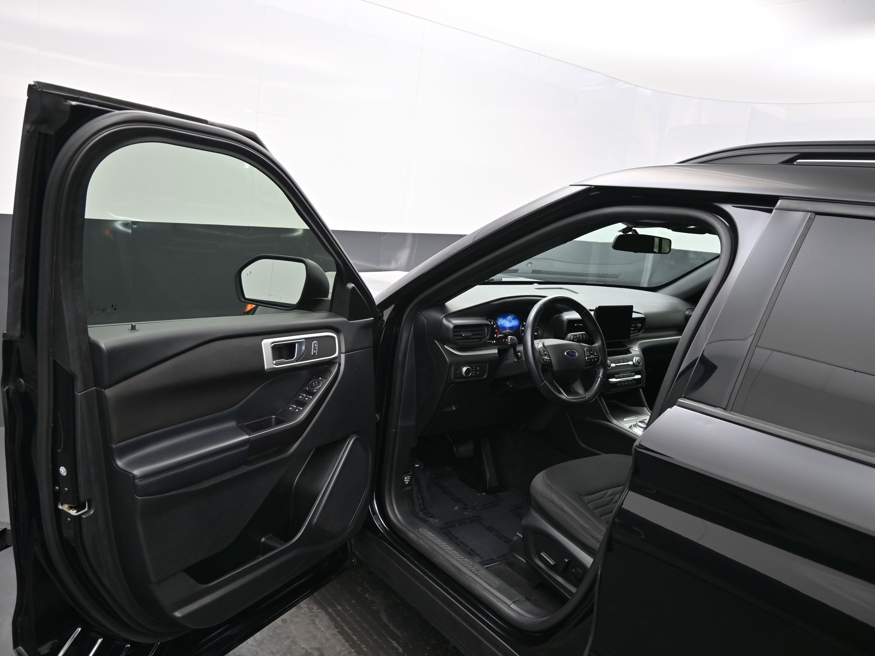 Used 2020 Ford Explorer XLT w/ Class III Trailer Tow Package image 19