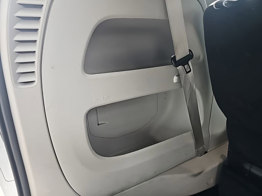 Used 2024 Chrysler Pacifica Touring-L FWD image 33