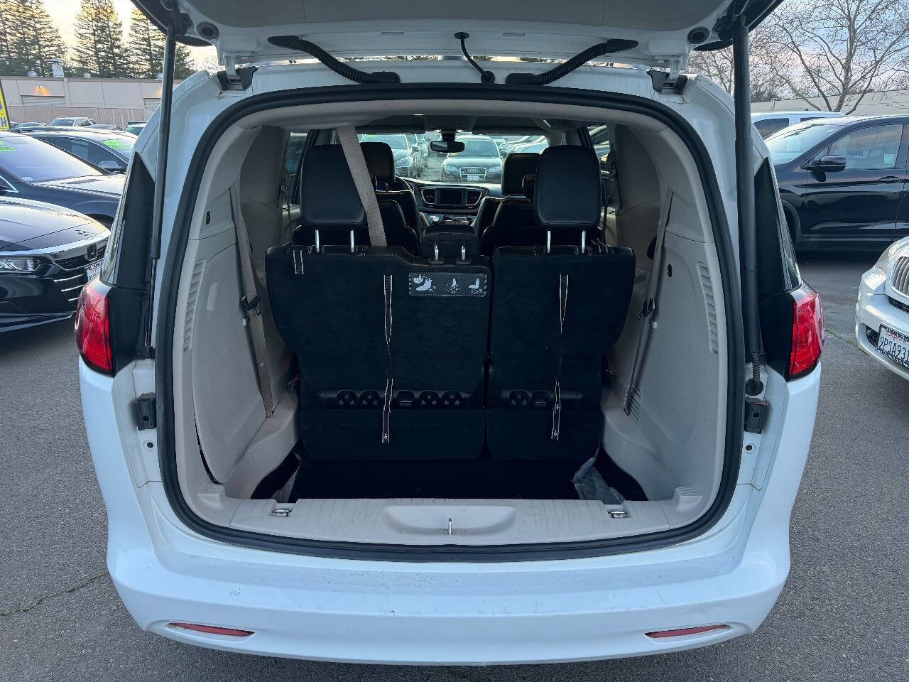 Used 2021 Chrysler Voyager Lxi image 19