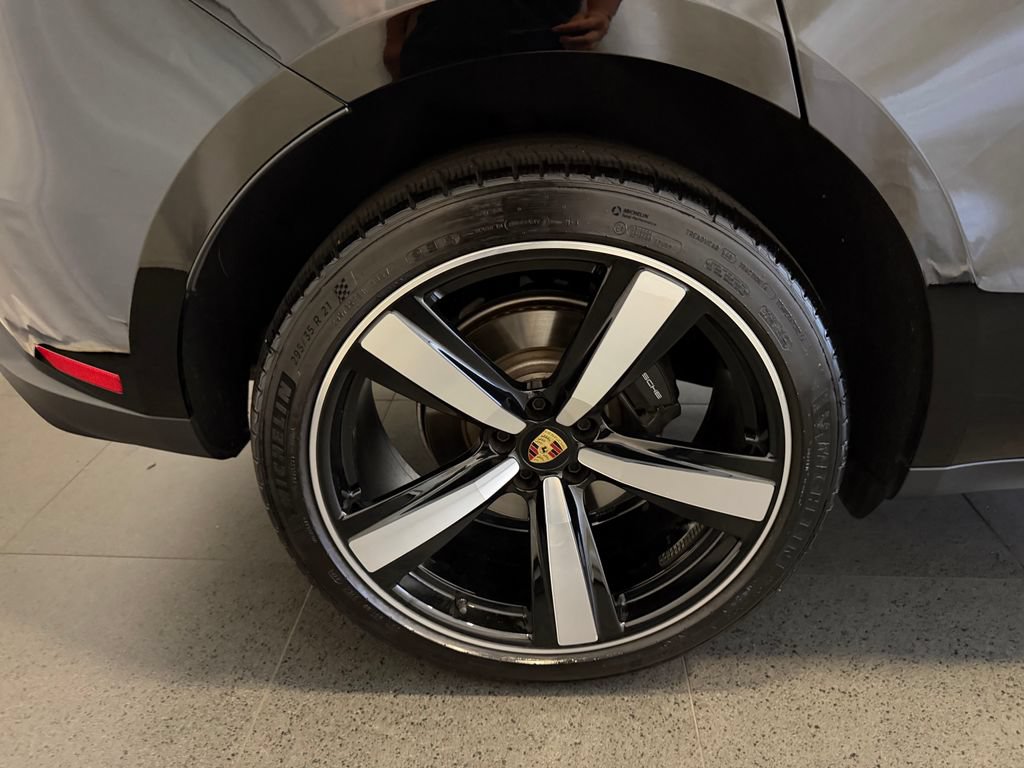 Certified 2026 Porsche Macan AWD/4WD image 12