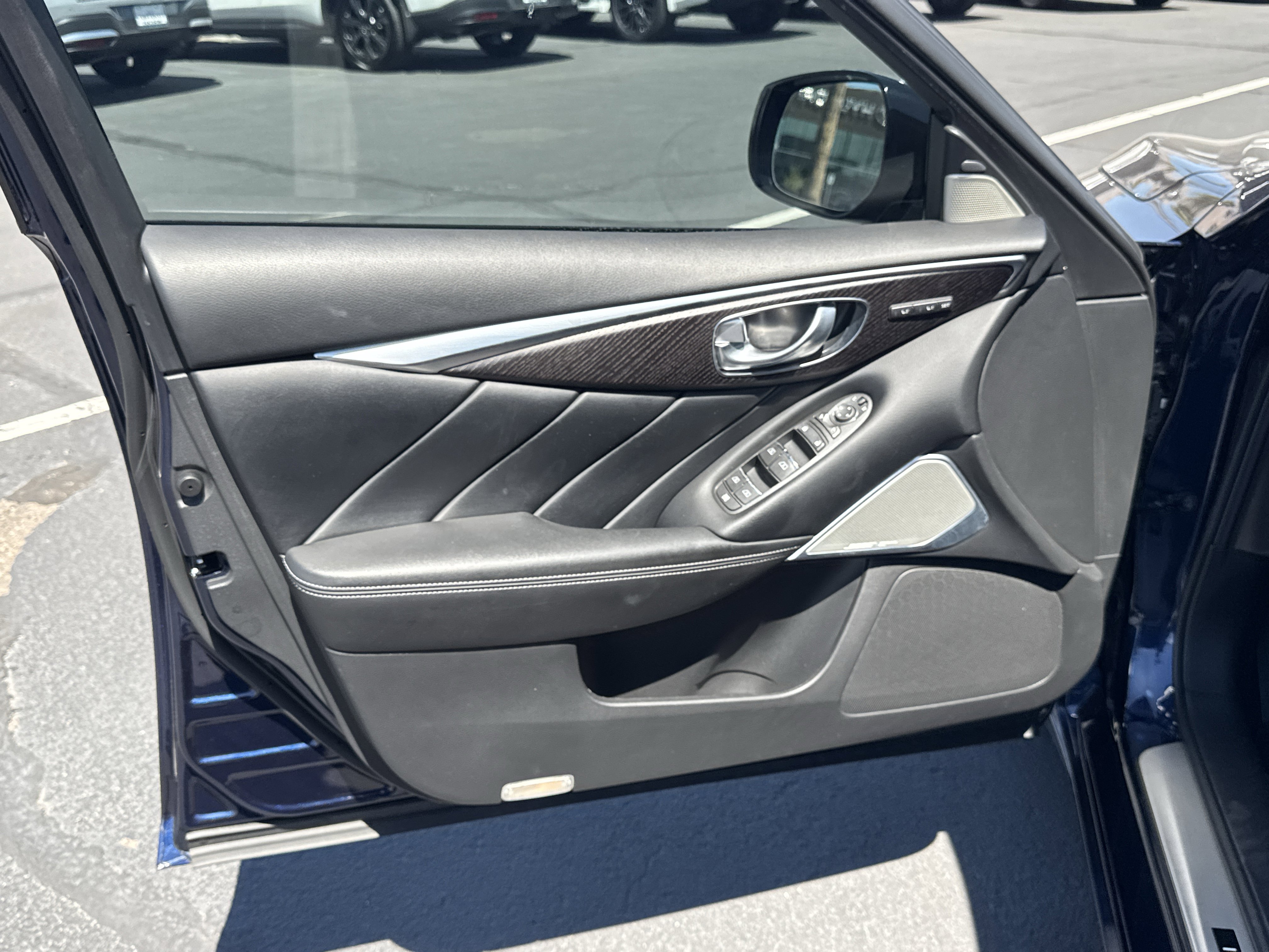 Used 2023 INFINITI Q50 Sensory image 23