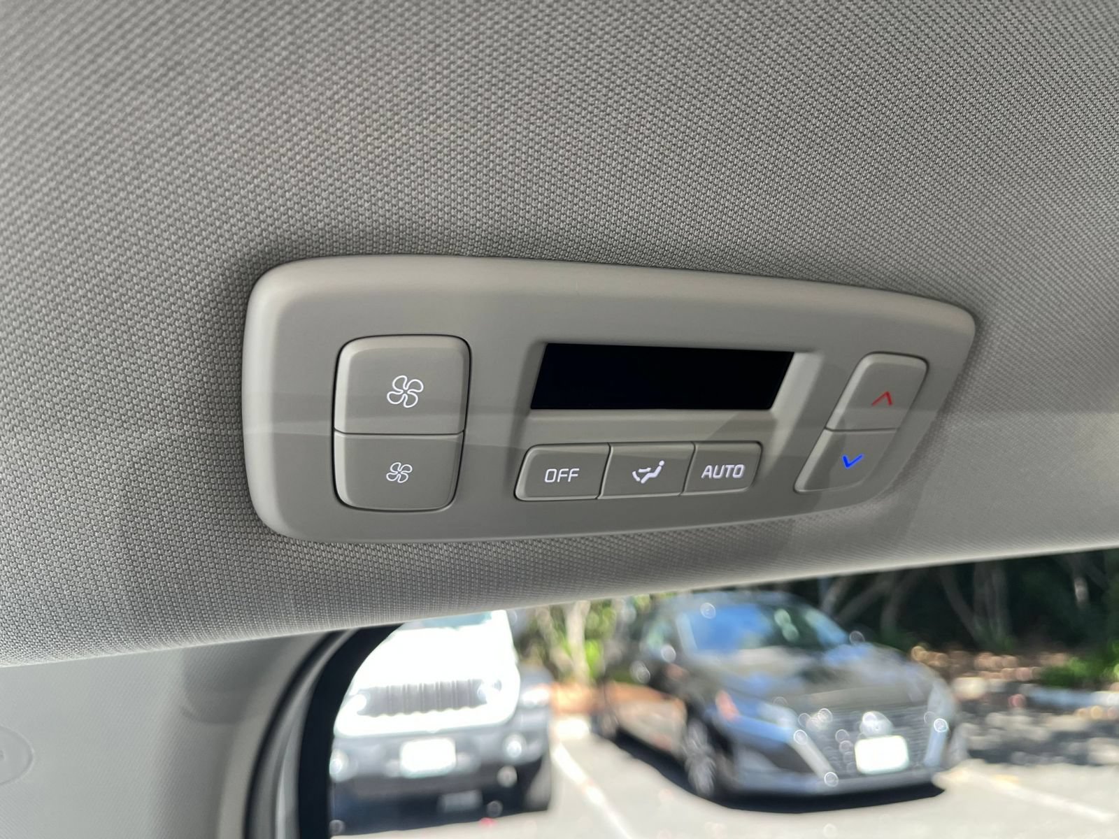 Used 2026 Kia Carnival FWD image 20
