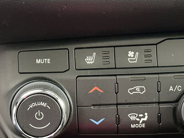 Used 2023 Dodge Durango GT image 19