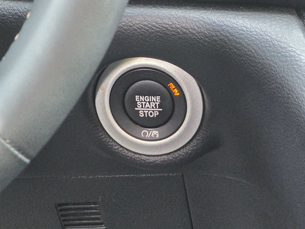 Used 2025 Chrysler Pacifica Select FWD image 34