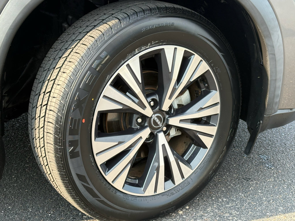 Used 2023 Nissan Rogue SV w/ SV Premium B Package FWD image 4