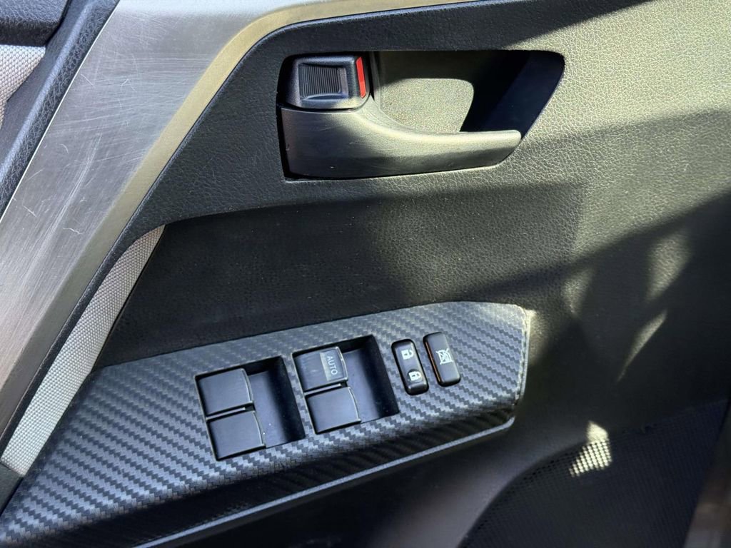 Used 2015 Toyota RAV4 LE image 9