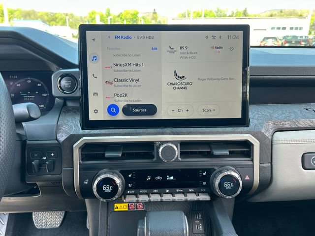 Used 2025 Toyota Tacoma Limited AWD/4WD image 18