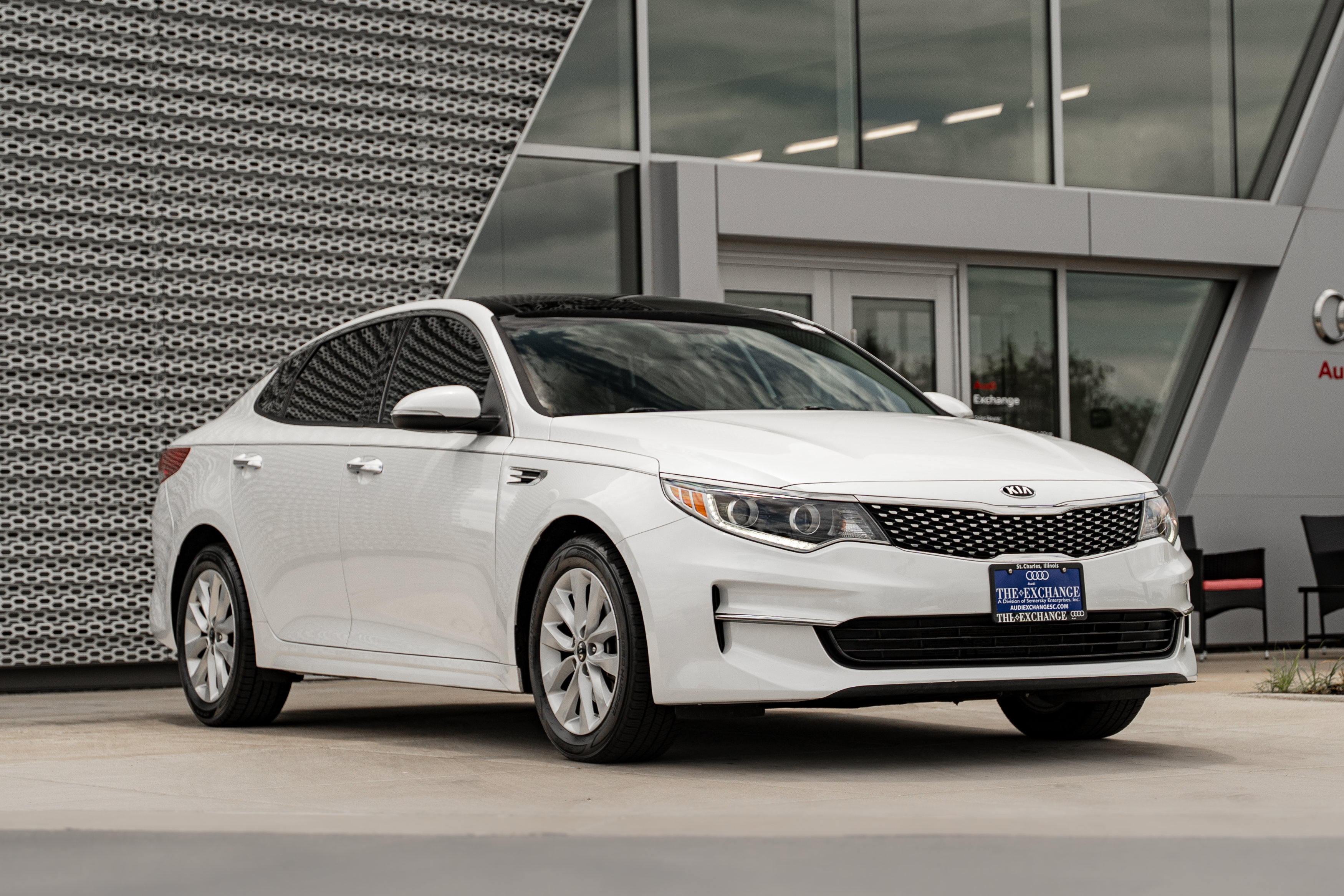 Used 2017 Kia Optima EX w/ Premium Package FWD image 1