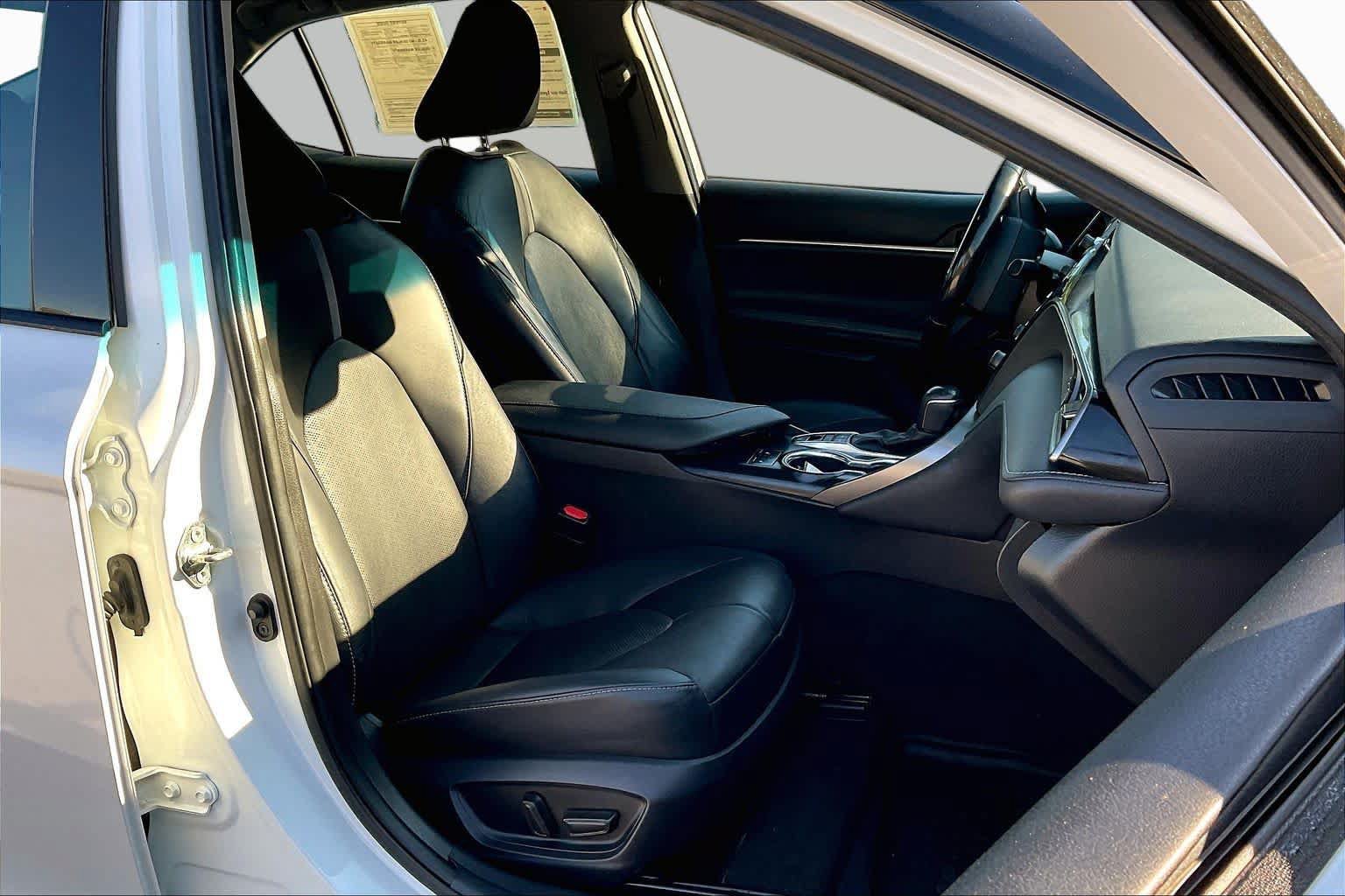 Used 2020 Toyota Camry XSE FWD image 9