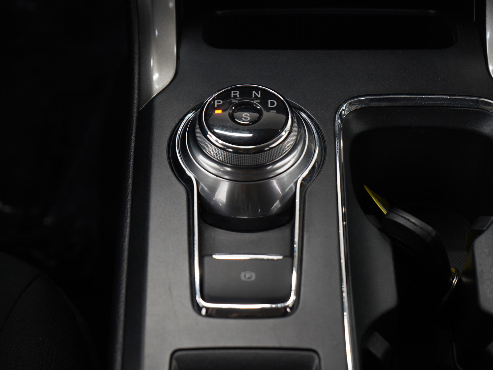 Used 2017 Ford Fusion SE w/ Fusion SE Technology Package image 16