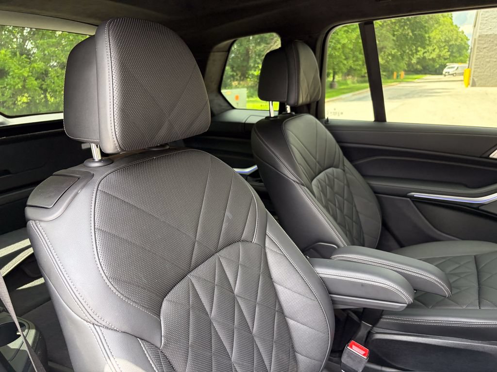 Used 2023 BMW X7 xDrive40i w/ M Sport Package AWD/4WD image 32