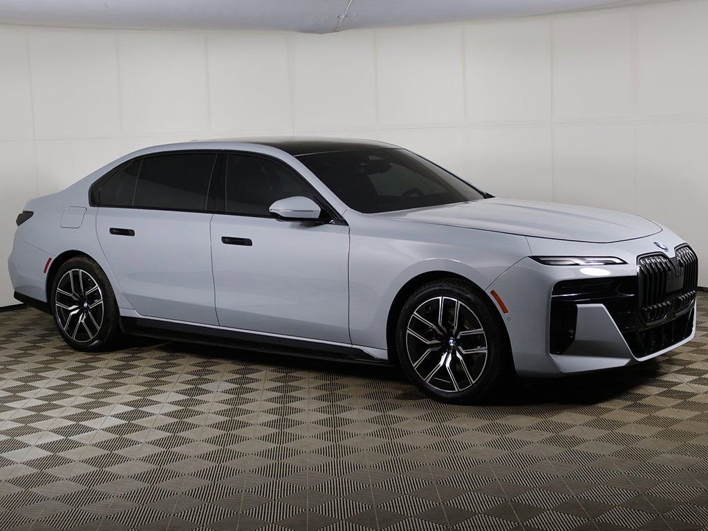 Used 2025 BMW i7 xDrive60 w/ Premium Package AWD/4WD image 2