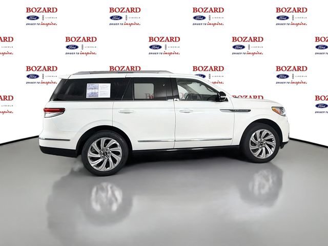 Certified 2024 Lincoln Navigator Reserve AWD/4WD image 9