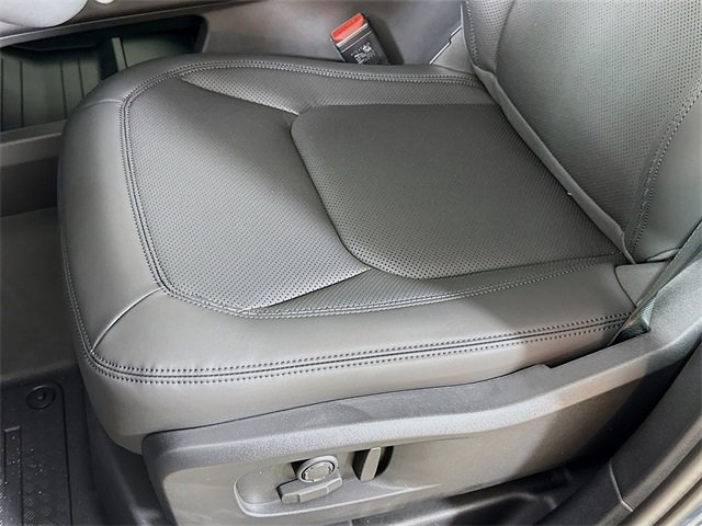 New 2026 Land Rover Defender 110 S image 22