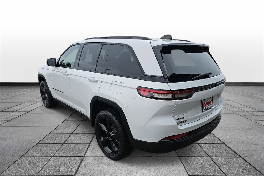 Used 2023 Jeep Grand Cherokee Altitude image 7