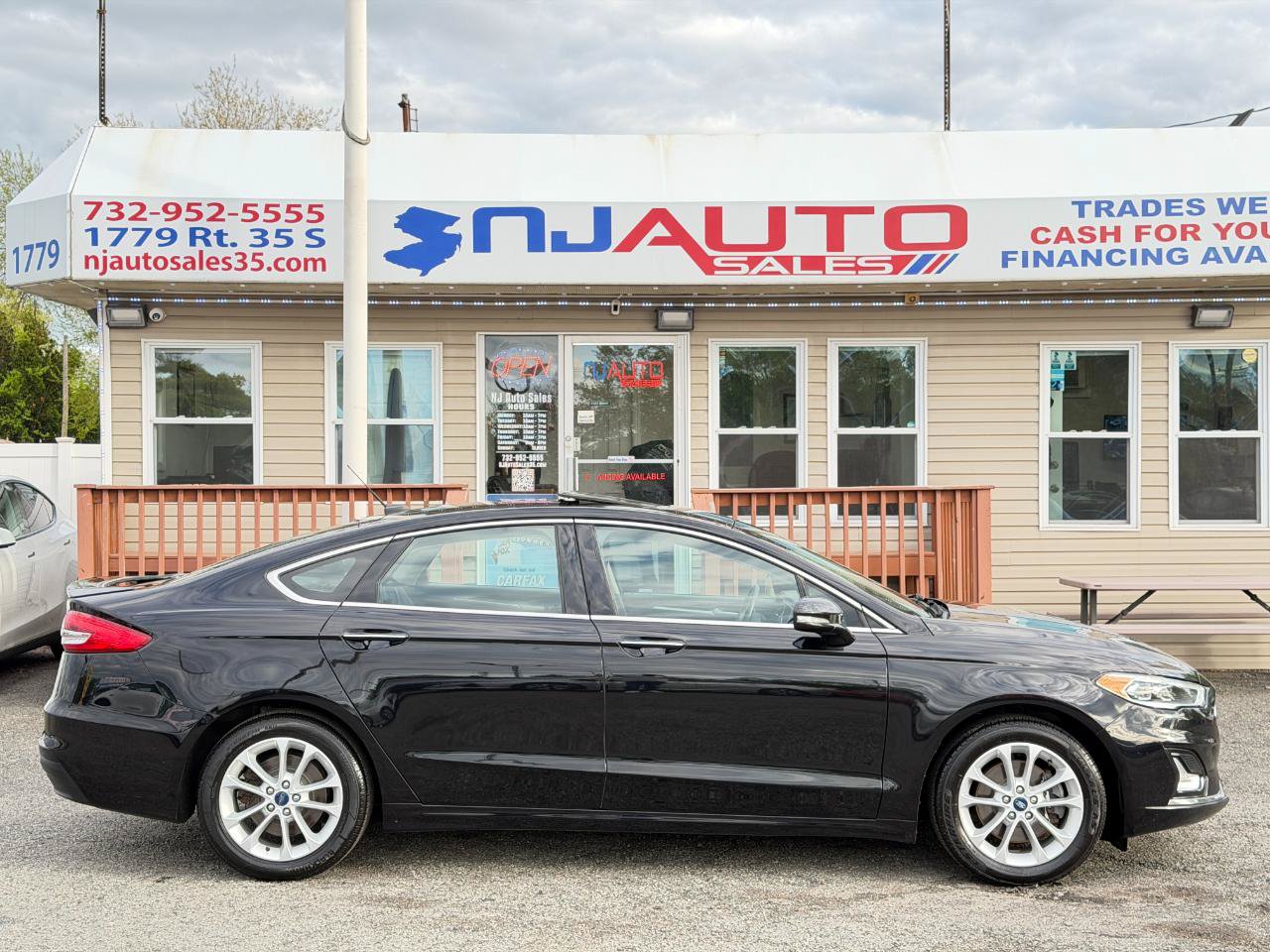 Used 2019 Ford Fusion Energi Titanium FWD image 3