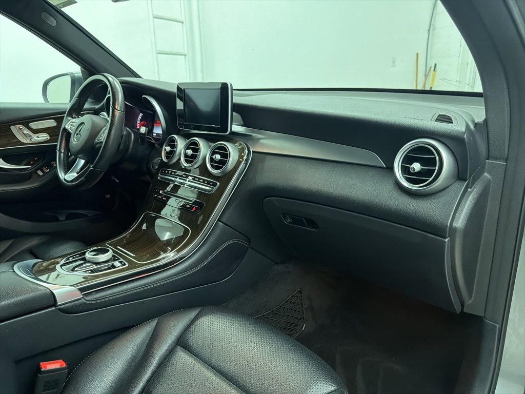 Used 2019 Mercedes-Benz GLC 300 4MATIC image 27