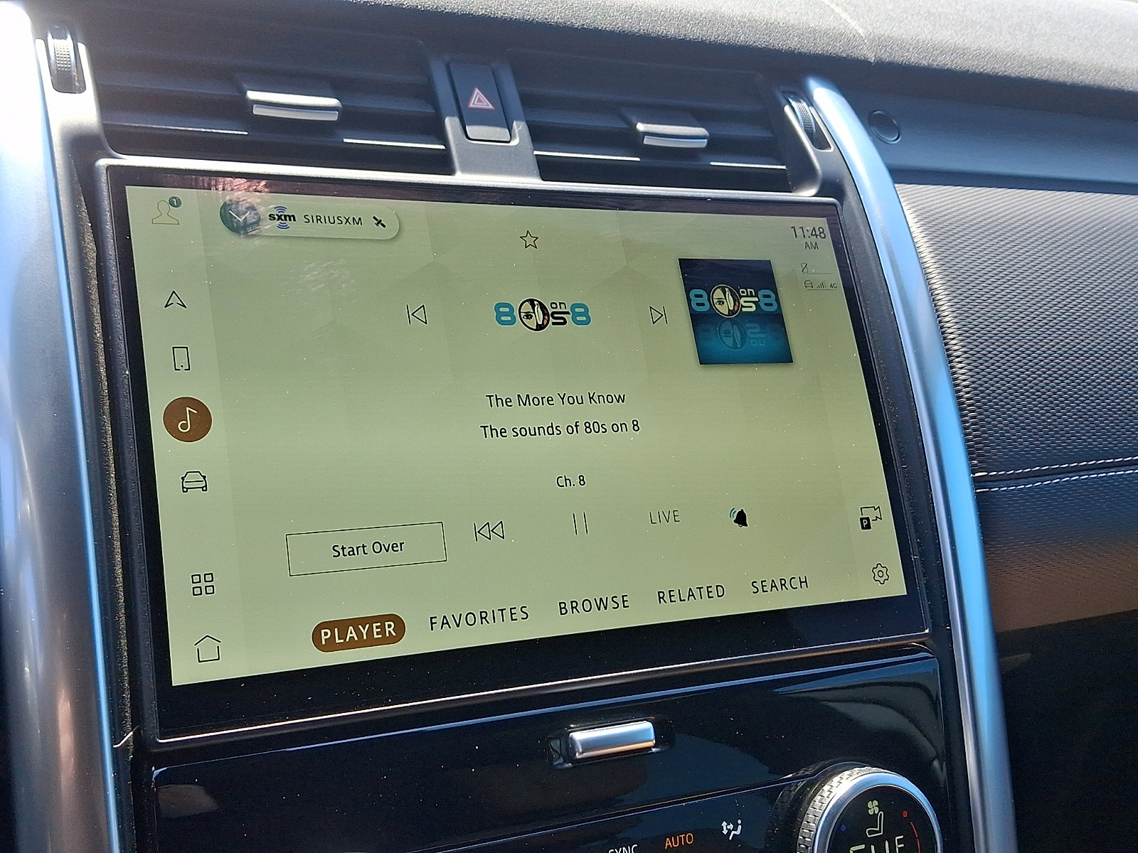 Used 2024 Land Rover Discovery Dynamic SE image 19