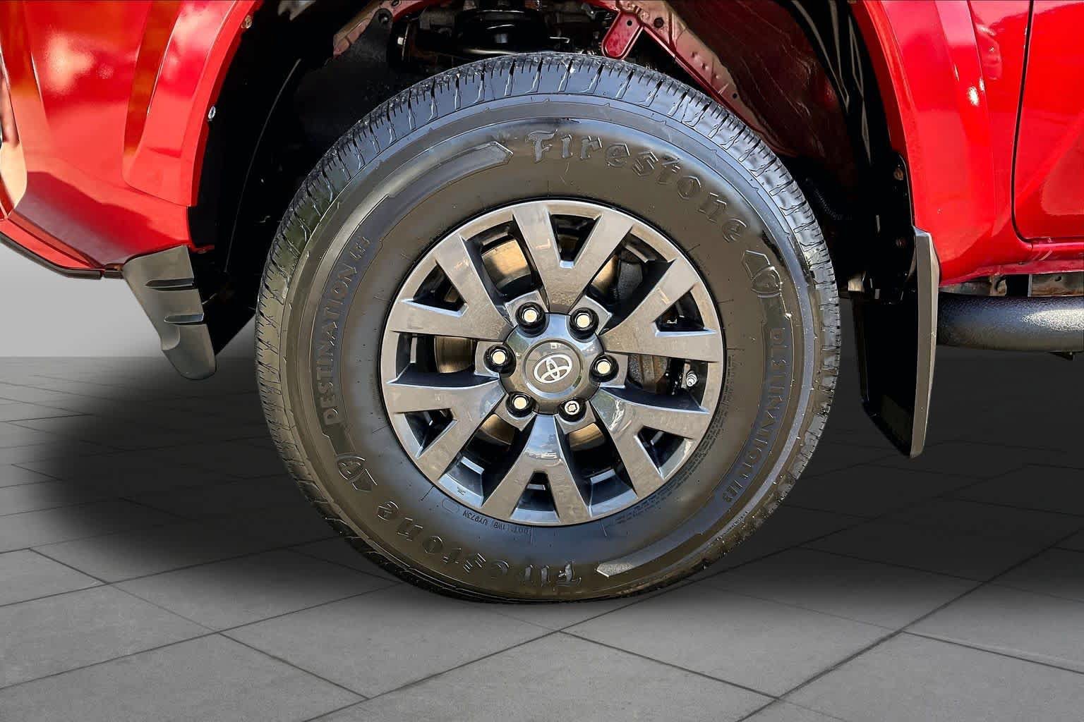 Certified 2020 Toyota Tacoma SR5 AWD/4WD image 11