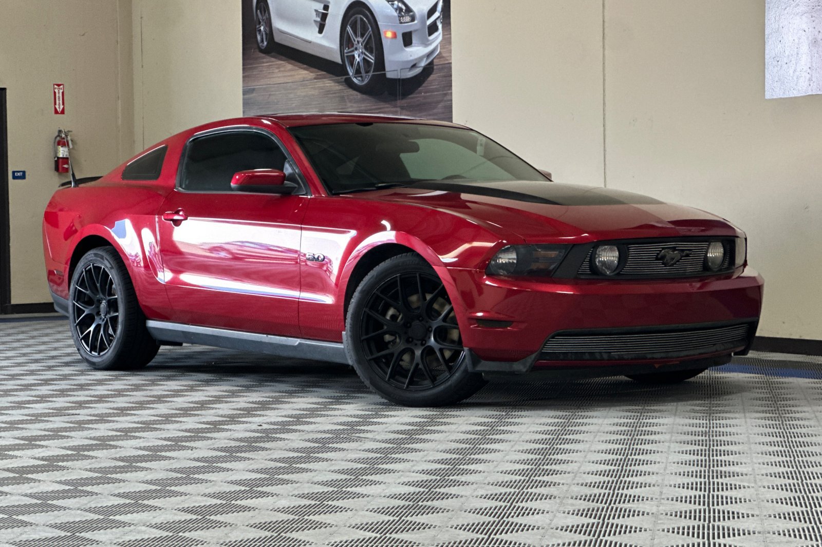 Used 2011 Ford Mustang GT RWD image 2