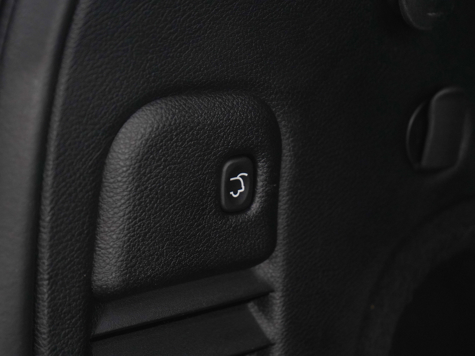 Used 2018 Jeep Grand Cherokee Altitude image 18