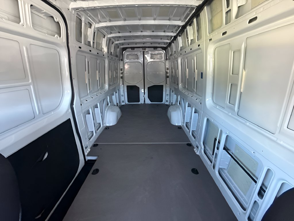 Used 2025 Mercedes-Benz Sprinter 2500 image 10