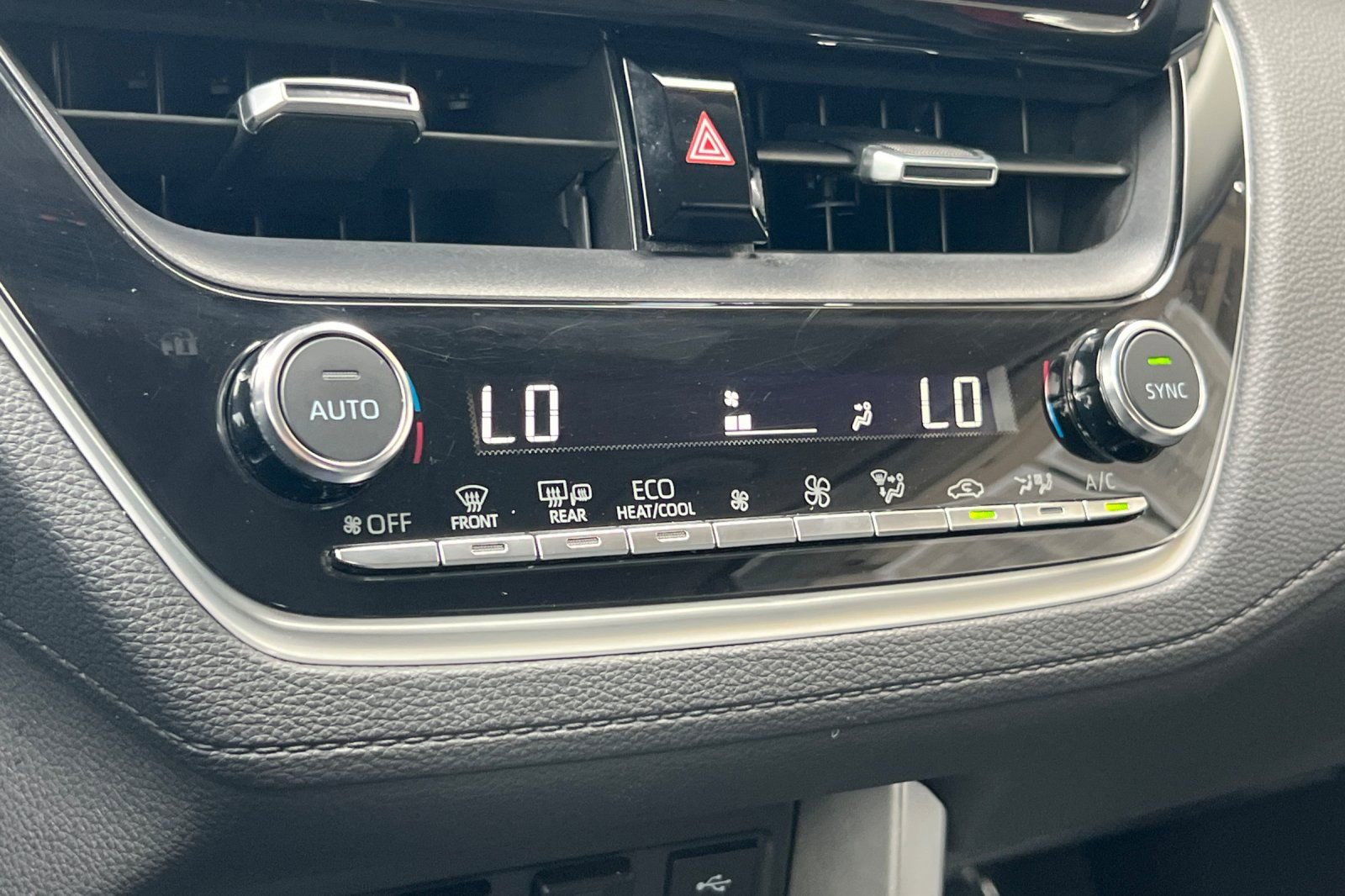 Certified 2023 Toyota Corolla Cross XLE image 25