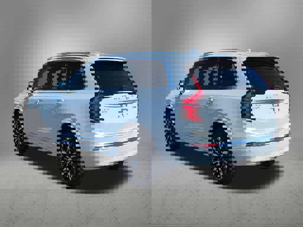Certified 2025 Volvo XC90 B5 Core w/ Protection Package Premier image 4