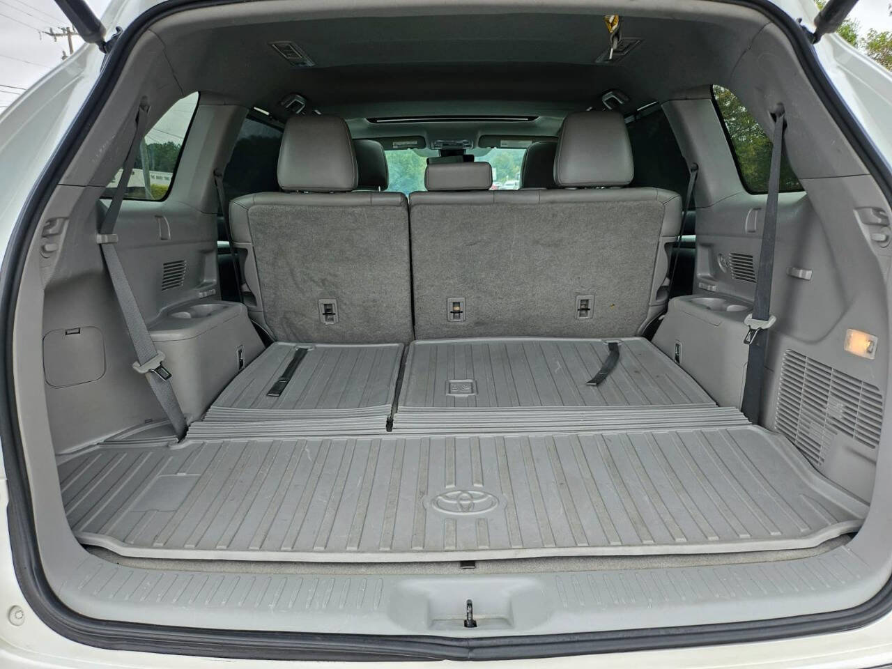 Used 2019 Toyota Highlander XLE image 32