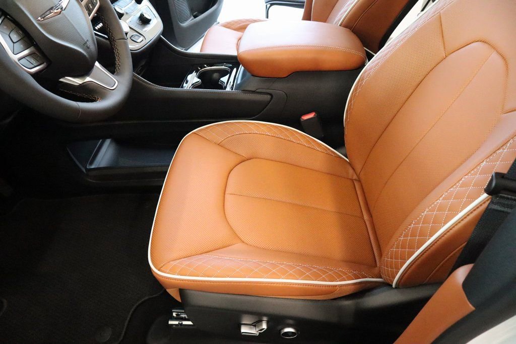 New 2026 Chrysler Pacifica Pinnacle FWD image 12