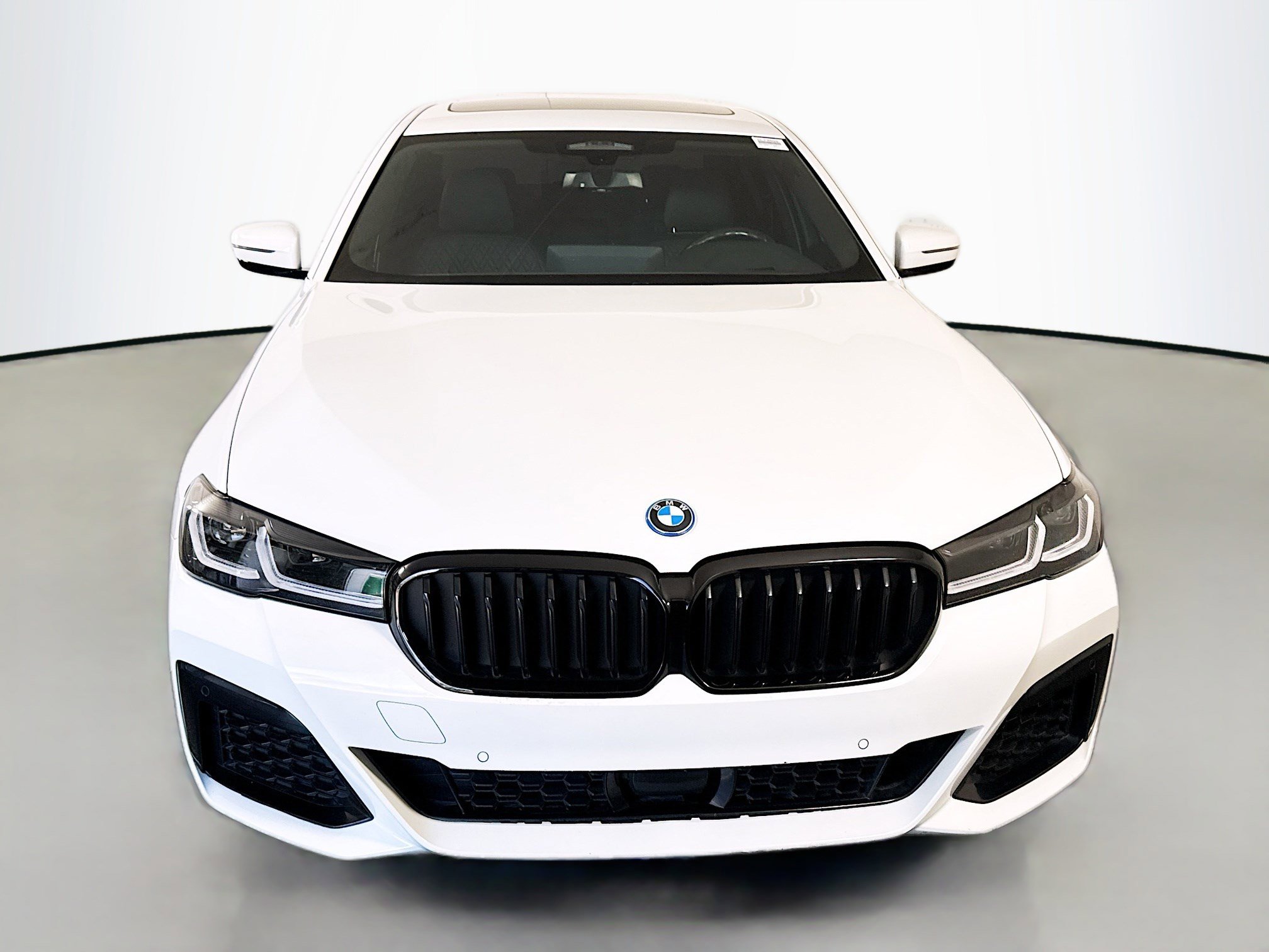 Used 2023 BMW 530e w/ M Sport Package image 2