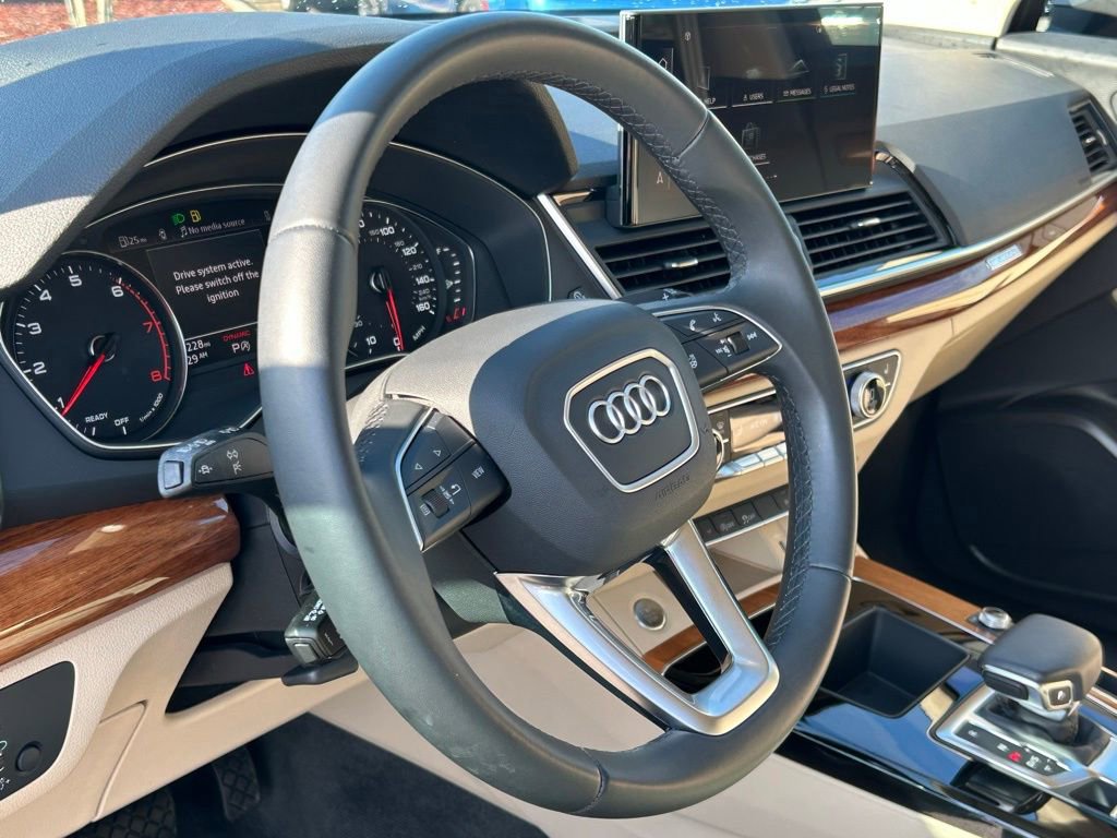Used 2023 Audi Q5 2.0T Premium w/ Convenience Package AWD/4WD image 17