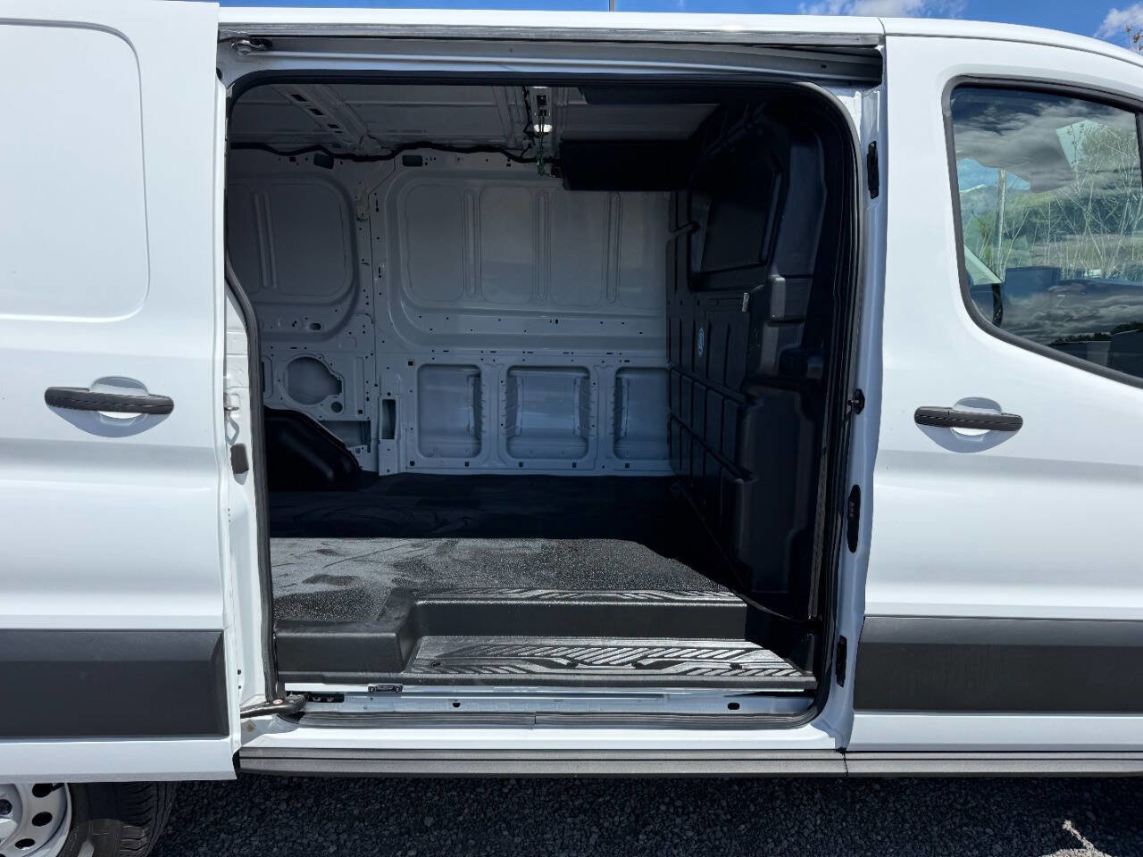 Used 2023 Ford Transit 250 Low Roof AWD image 25
