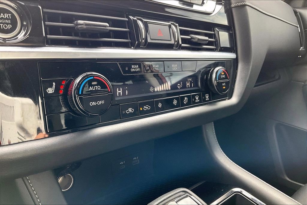 Used 2022 Nissan Pathfinder SV AWD/4WD image 32