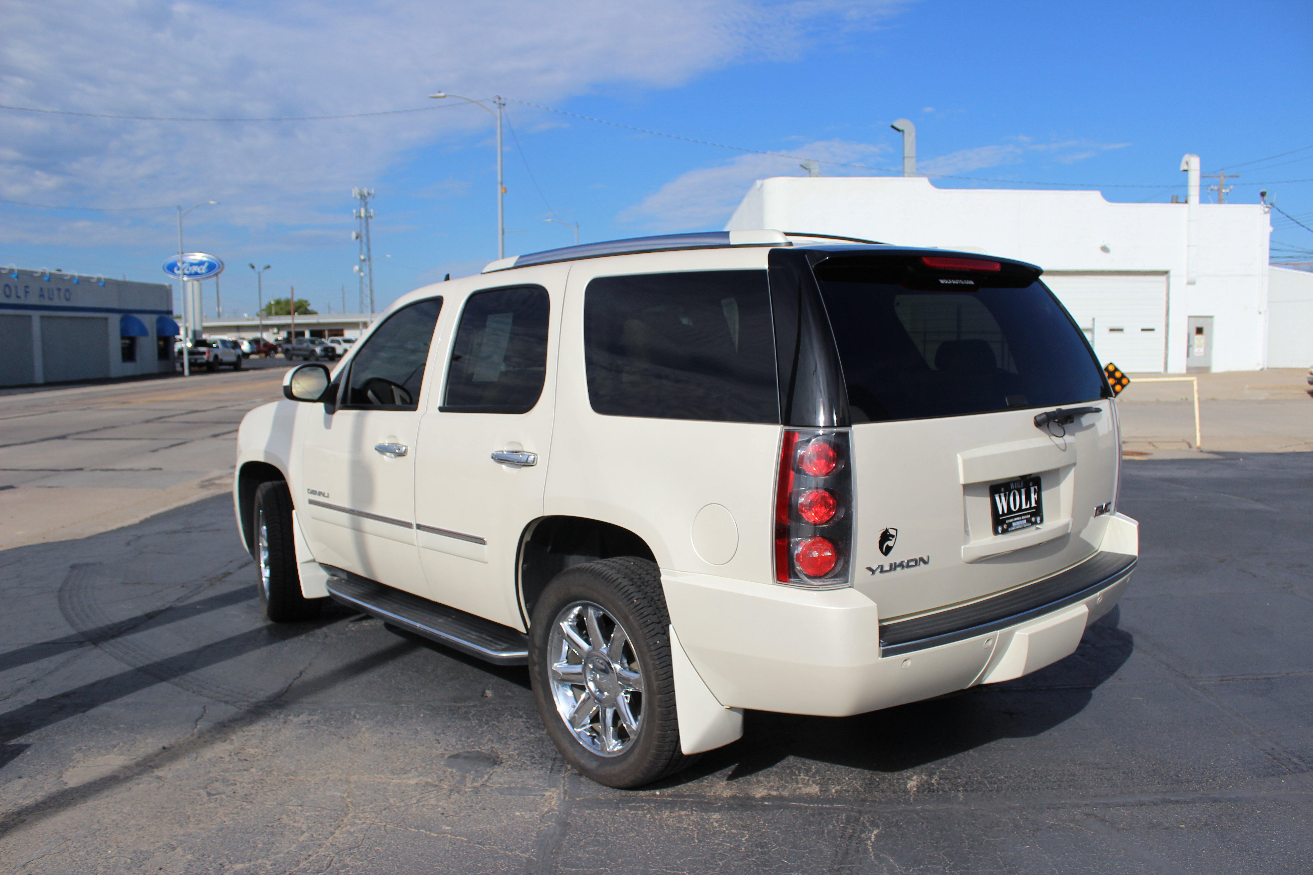 Used 2014 GMC Yukon Denali AWD/4WD image 5