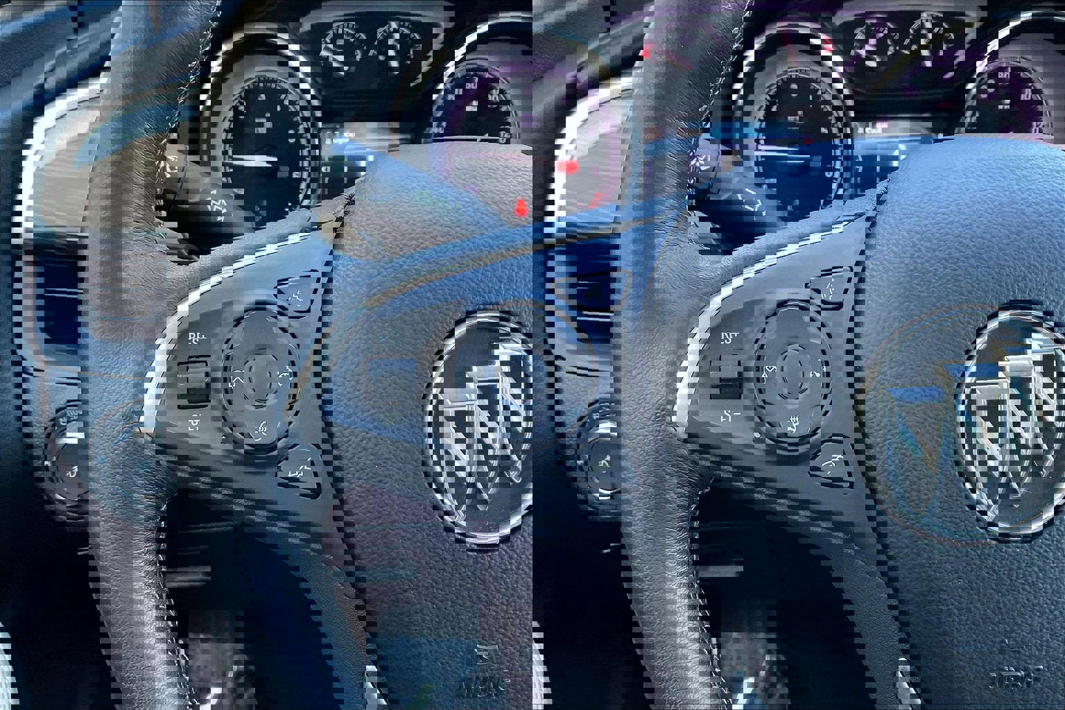 Used 2020 Buick Envision Essence FWD image 11