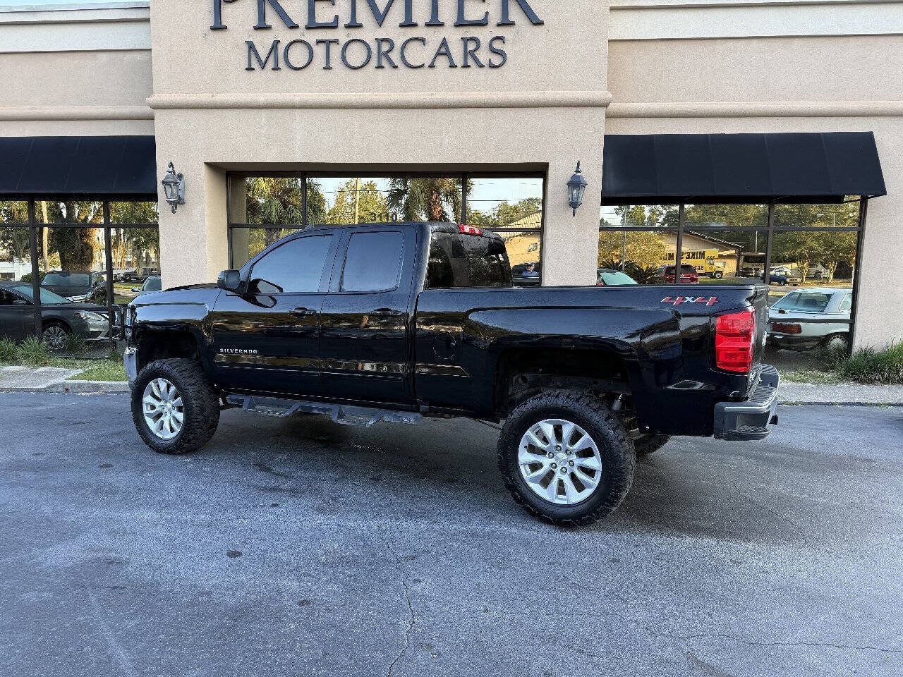 Used 2019 Chevrolet Silverado 1500 LT AWD/4WD image 3