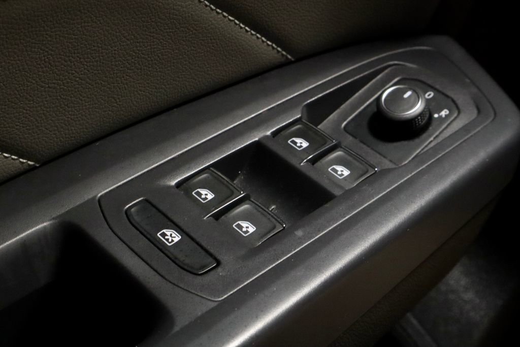 Used 2021 Volkswagen Atlas Cross Sport SE w/ Panoramic Sunroof Package image 26