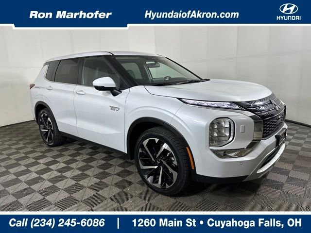 Used 2024 Mitsubishi Outlander SE image 1